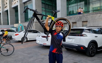 Từ Pakse đến Quảng Trị, câu chuyện cảm động về 'chiến binh' xe đạp đặc biệt