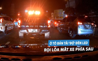 Bức xúc ô tô bán tải gắn đèn LED trên nóc, rọi ‘lóa mắt’ xe phía sau