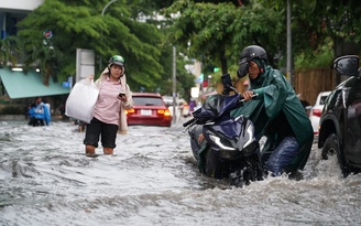 Hết đợt nắng nóng, TP.HCM có mưa từ trưa nay