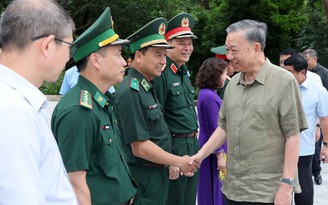 Chủ tịch nước thăm cán bộ, chiến sĩ biên phòng Cao Bằng