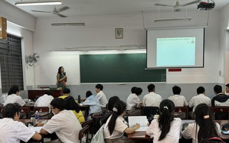 Trường THPT chuyên Lê Hồng Phong (TP.HCM) thông báo tuyển giáo viên