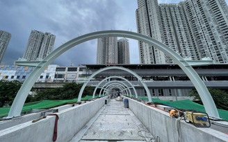 Sắp hoàn thành cầu bộ hành - hạng mục kết nối cuối cùng của metro số 1