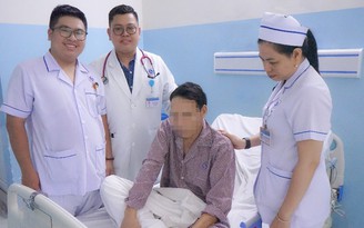 TP.HCM: Cứu người đàn ông đang ngồi bỗng ngã lăn xuống đất, ngừng thở