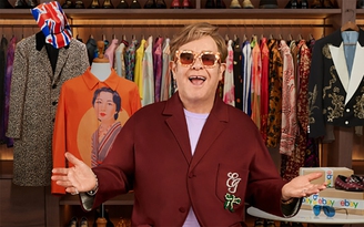 Elton John bán quần áo trên eBay làm từ thiện
