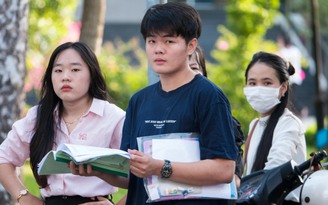 Hàng ngàn thí sinh tham dự kỳ thi giành suất vào các trường công an
