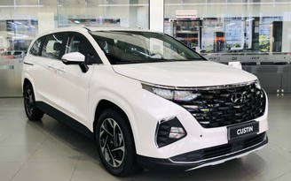 Hyundai Custin giảm giá 75 triệu, tăng lực cạnh tranh Toyota Innova