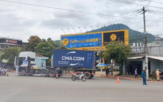 Bình Phước: 2 dì cháu tử vong tại chỗ sau va chạm với xe container