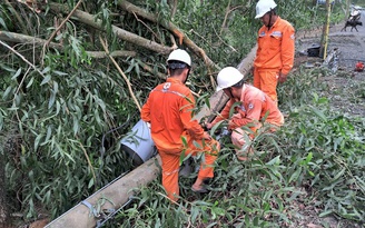 Cảnh báo nguy cơ mất an toàn điện mùa mưa bão