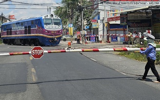 Ô tô bán tải băng ngang đường sắt, 2 người chết: Khởi tố vụ án