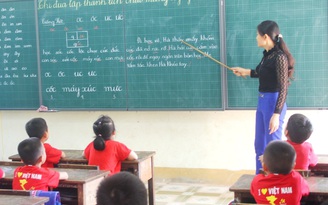 Thiếu giáo viên, loay hoay 'giật gấu vá vai'