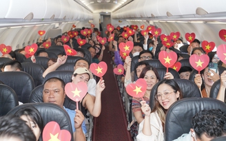 Rực rỡ cờ đỏ sao vàng mừng kỷ niệm Quốc khánh 2.9 trên các chuyến bay Vietjet