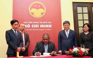 Tổng thống Mozambique thăm Học viện Chính trị quốc gia Hồ Chí Minh và Tập đoàn Viettel