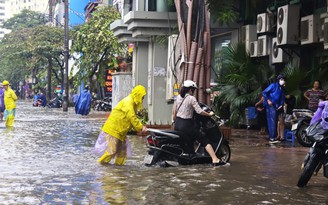 Mưa lớn diện rộng, Hà Nội cảnh báo hàng loạt điểm ngập úng