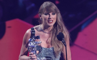 Taylor Swift thắng đậm tại giải VMAs, màn cảm ơn bạn trai gây chú ý