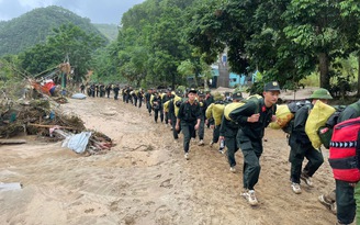 Bộ Tư lệnh CSCĐ liên tục tung quân ứng cứu đồng bào vùng lũ