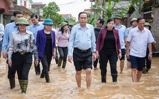 Chủ tịch Quốc hội: 'Đảm bảo 100% người dân có chỗ ở như trước mưa lũ'