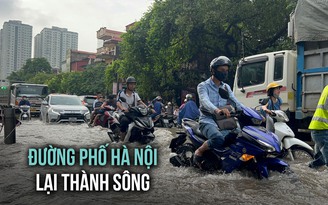 Hà Nội lại mưa lớn ngập đường đầu tuần, dòng người lội nước bì bõm đi làm