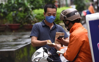 Hàng ngoại giá rẻ tràn vào VN nhờ miễn thuế