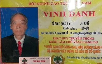 'Bẫy' người cao tuổi làm bảng vinh danh với giá cao