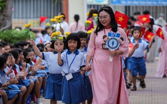 Năm học mới: TP.HCM số hóa dữ liệu học sinh, Hà Nội ngăn chặn lạm thu