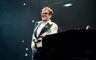 Nhạc sĩ huyền thoại Elton John mất thị lực một bên mắt