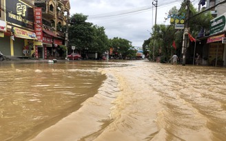 Lũ sông Cầu lớn nhất 65 năm, Thái Nguyên nhắn tin cảnh báo người dân ứng phó