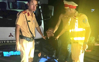 Bắt giữ nghi phạm vận chuyển 2 bánh heroin trên QL9