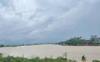 Bắc Ninh yêu cầu di dời dân ngoài bãi sông Cầu trong đêm