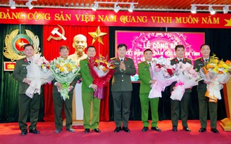 3 trưởng phòng, 2 trưởng huyện của Công an Hưng Yên nghỉ hưu trước tuổi