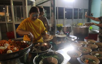 Bánh canh Long An miễn phí cho người về miền Tây đón tết