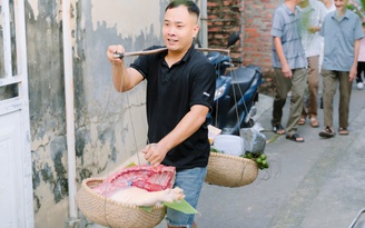 Độc lạ nhà trai mang 20 kg thịt heo, buồng cau, 1 kg chè sang nhà gái