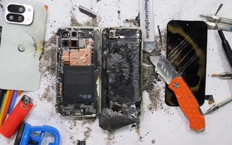 Nguyên nhân nào khiến pin điện thoại bốc cháy và phát nổ?