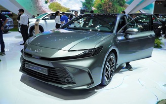 Doanh số sedan hạng D lại lao dốc, Toyota Camry bán chưa tới 80 xe