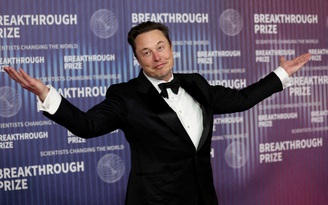 Tỉ phú Elon Musk khẩu chiến với Bộ trưởng Mỹ