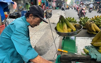 Đời chợ ở TP.HCM: Những phận đời bám chợ