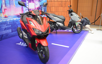 Ồ ạt ưu đãi giảm giá, xe máy xăng vẫn bán chậm hơn xe điện