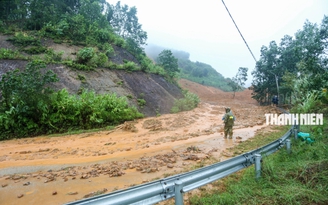 TP.Huế: Tỉnh lộ 14B sạt lở nghiêm trọng, hàng ngàn hộ dân bị chia cắt