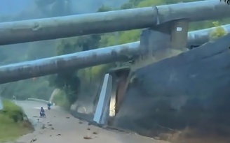 Sạt lở đèo Ngoạn Mục