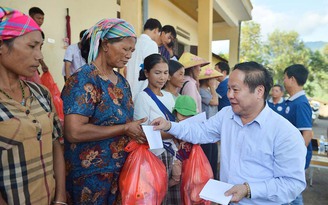 Vượt 2.000 km trao quà cho người dân Lai Châu