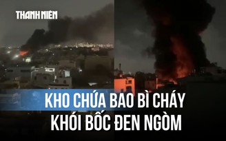Cháy kho chứa bao bì nhựa ở TP.HCM, khói đen bao trùm khu dân cư
