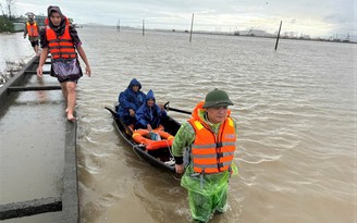 Hà Tĩnh: Mưa lớn gây ngập nhà dân