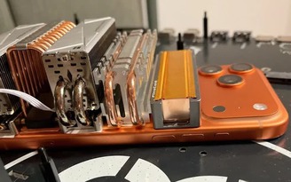iPhone 17 Pro Max được 'độ' tản nhiệt SSD đạt hiệu năng gây 'sốc'