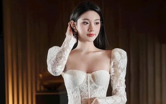 Dấu ấn vintage tinh khôi của những chiếc đầm ren trắng