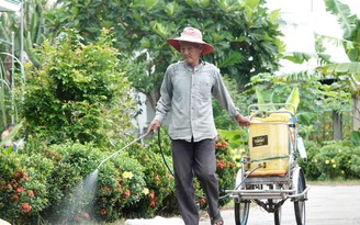 Miệt mài làm đẹp đường giao thông nông thôn