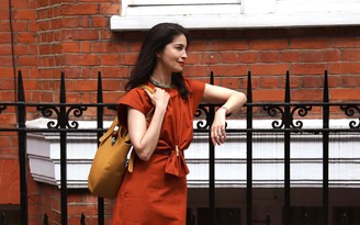 Diện váy dài đến công sở, thanh lịch và phong cách