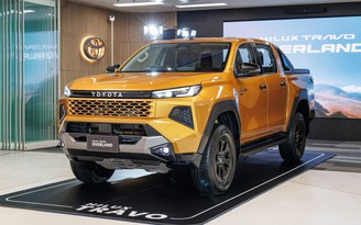 Toyota Hilux thế hệ mới lột xác thiết kế, có thêm bản thuần điện