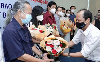 Cùng con đi tiếp cuộc đời: Vòng tay ấm áp tỏa lan…