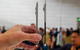 Từ iPhone Air đến Galaxy S25 Edge: Khi hai ông lớn phải trả giá đắt