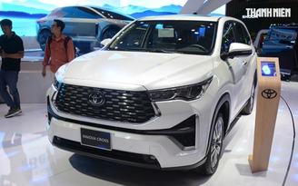 Ồ ạt giảm giá ra mẫu mới, ô tô hybrid hút khách