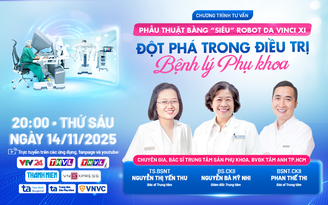 Bác sĩ tư vấn điều trị bệnh phụ khoa với 'Siêu Robot' Da Vinci Xi